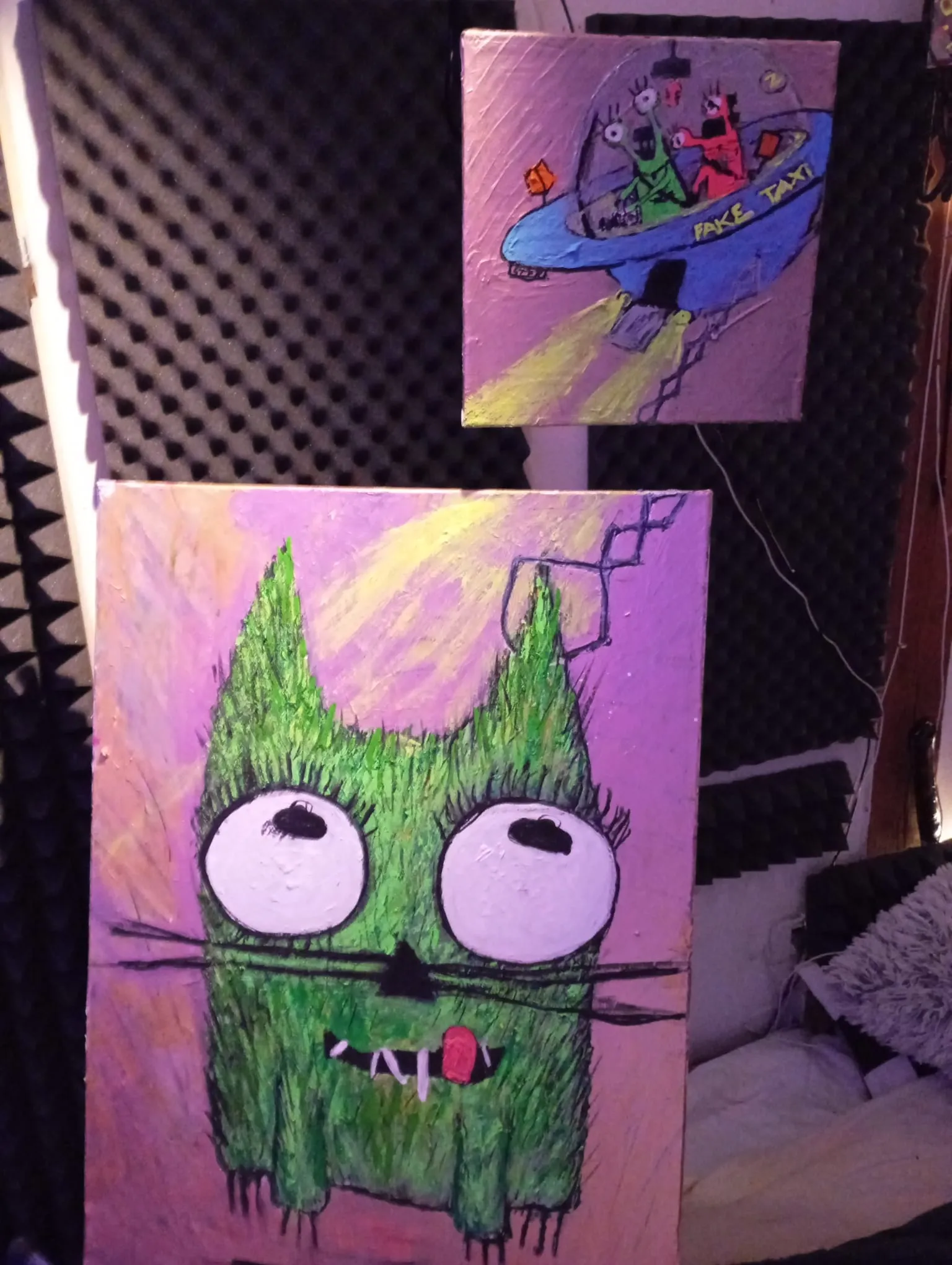 Fake Taxi From The Another Galaxy — diptych s UFO a zelenou kočkou, expresivní malba